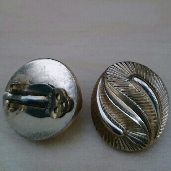 Vintage Trifari Earrings - Picture 2 of 4